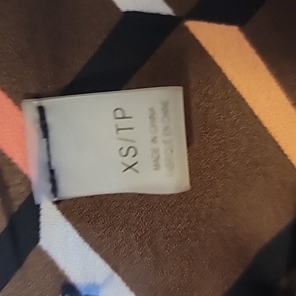 T TAHARI Blouse - Picture 3 of 6